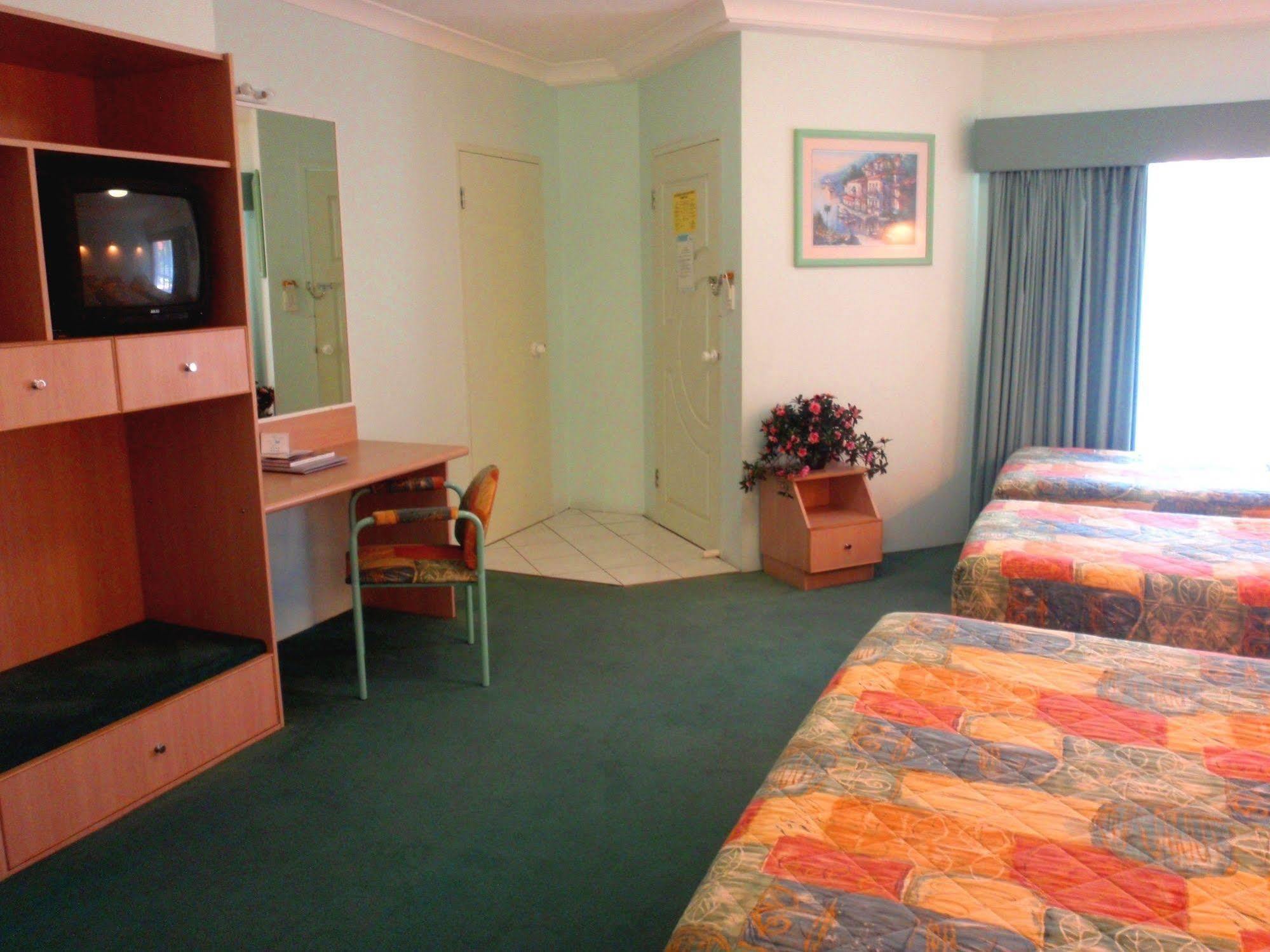 Runaway Bay Motor Inn Gold Coast Exterior photo